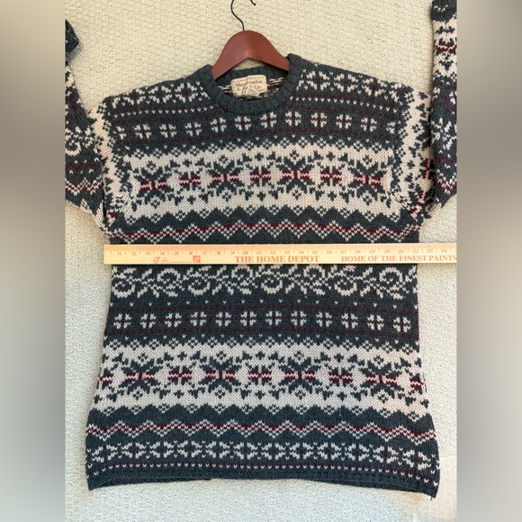 Vintage Abercrombie & Fitch Men's Fair Isle Sweater - Black, Cream, Red - Picture 5 of 7
